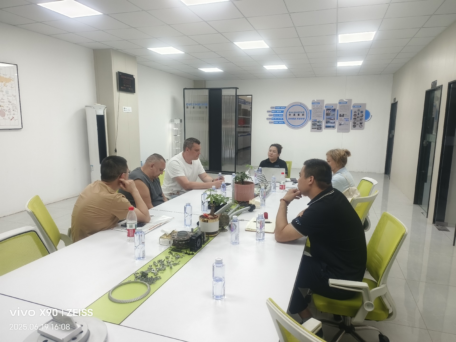 A delegation of Russian customers visited the Shisheng production base for a site inspection
